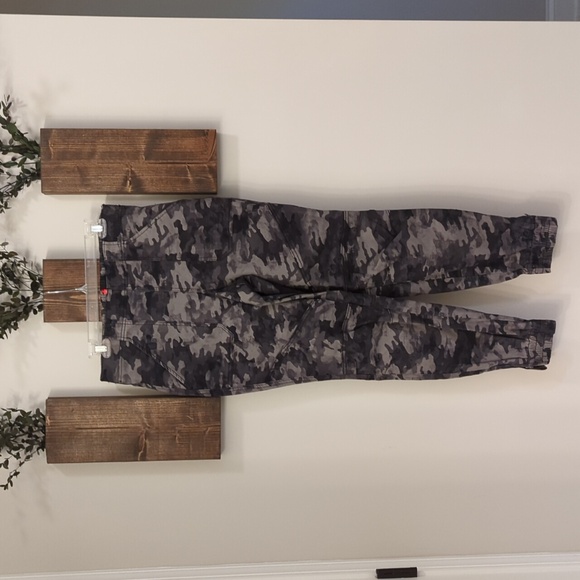 SPANX Twill Cargo Joggers in Stone Wash Camo, Size Large - Picture 3 of 7